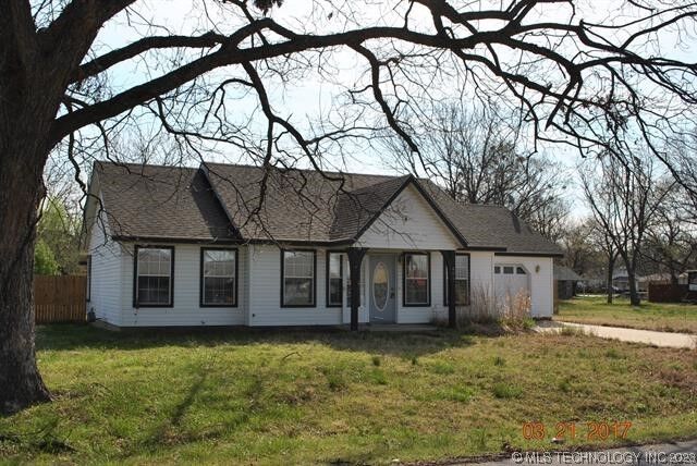 Property Photo:  401 S Monroe Avenue  OK 74467 