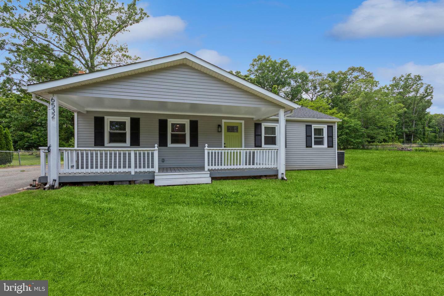 Property Photo: 6532 Pinewood Lane VA 20187