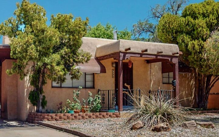 2727 Monterey Avenue SE  Albuquerque NM 87106 photo