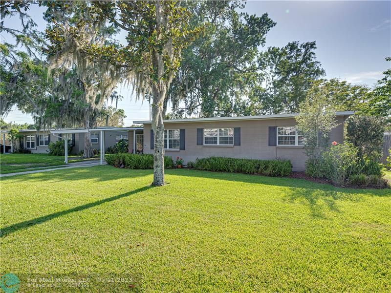 Property Photo: 1125 N Mill Ave FL 33830