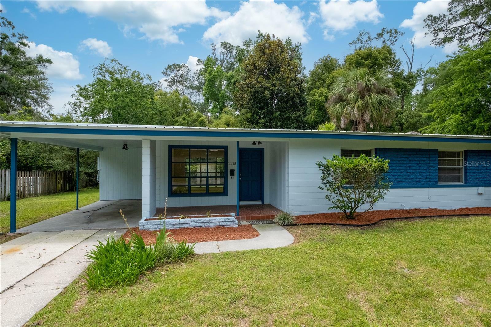 Property Photo:  1115 NE 5th Avenue  FL 32601 