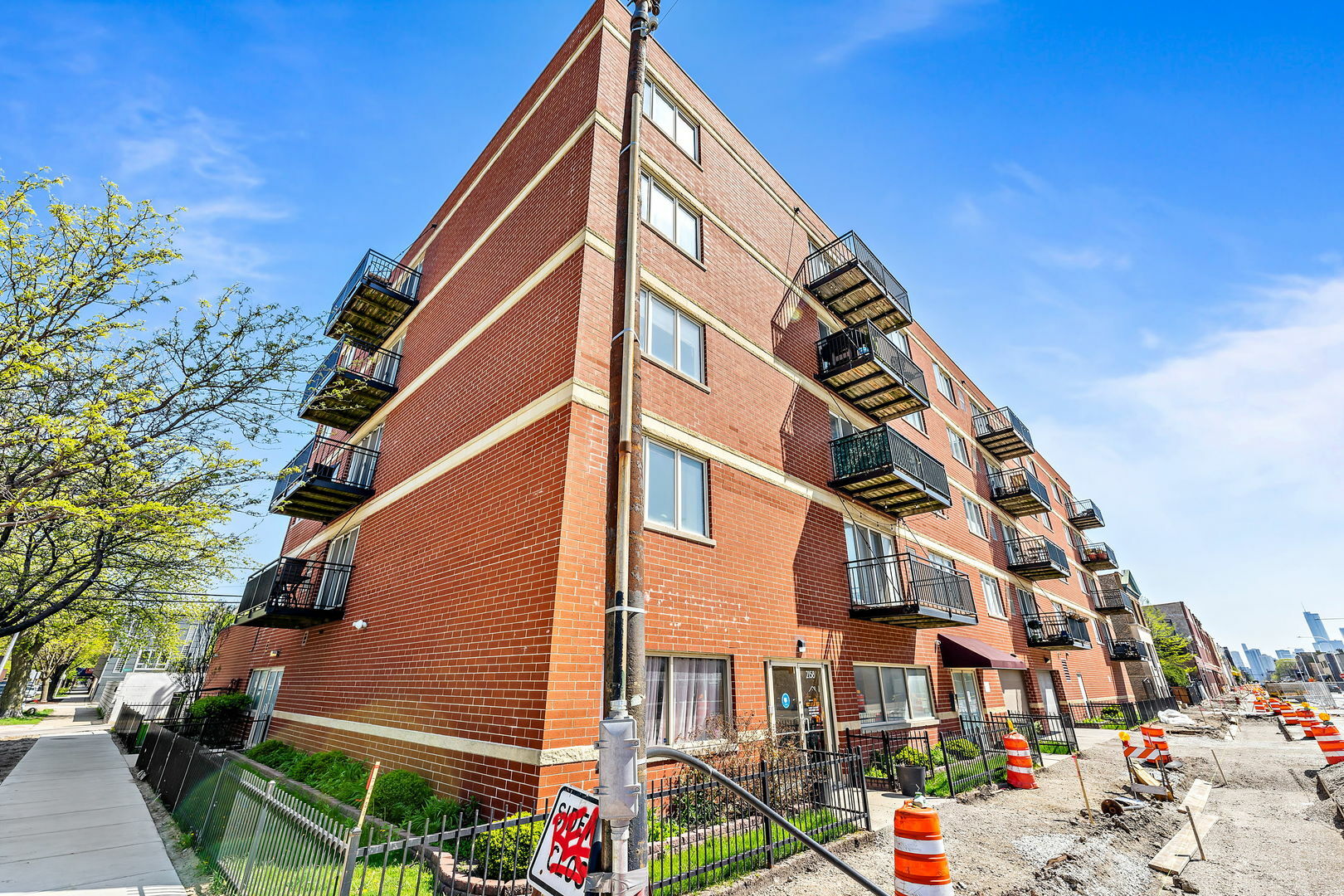 Property Photo: 2158 W Grand Avenue 201 IL 60612