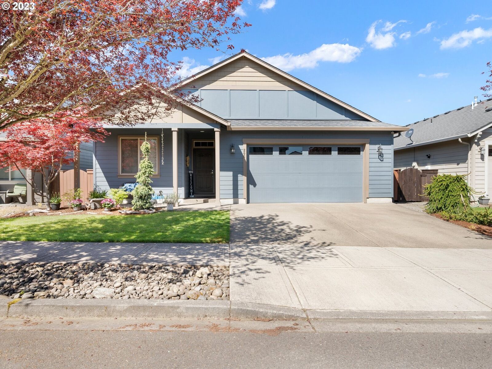Property Photo:  205 N 38th Pl  WA 98642 