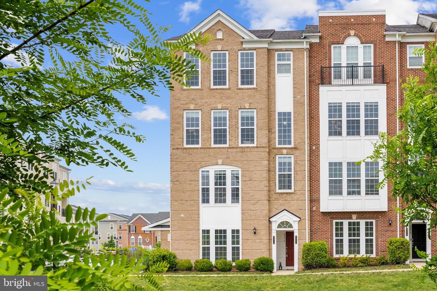 Property Photo: 42721 Eildon Terrace VA 20147