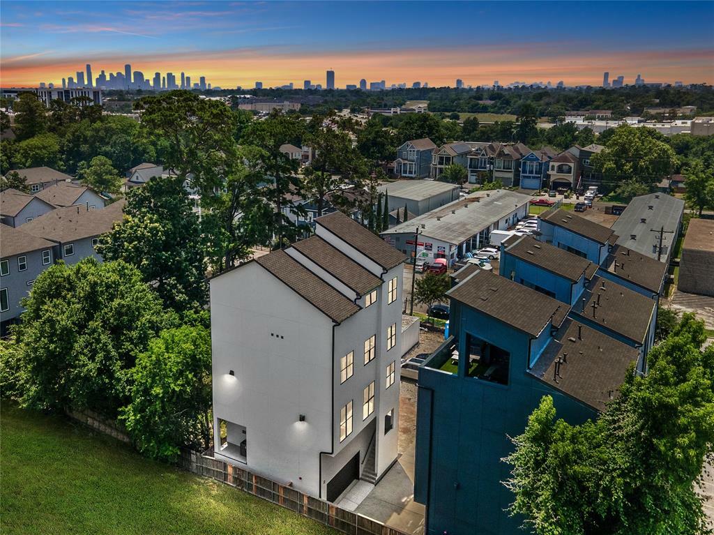 Property Photo: 1611 W 22nd Street C TX 77008