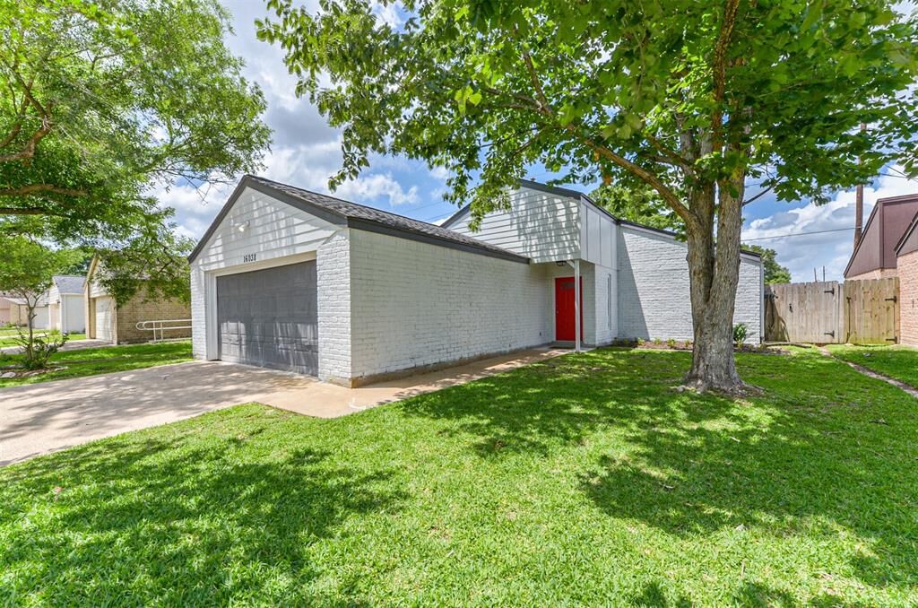 Property Photo: 16038 Bear Hill Drive TX 77084