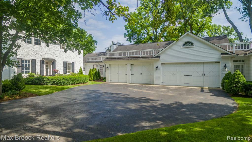 Property Photo: 1155 Quarton MI 48009