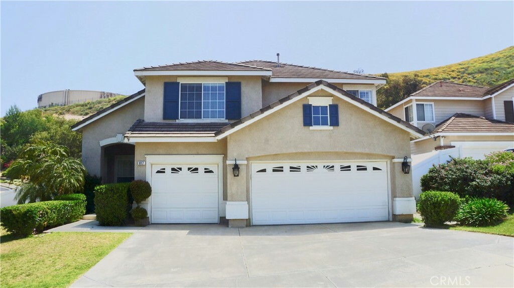 Property Photo:  817 Allegre Circle  CA 92879 