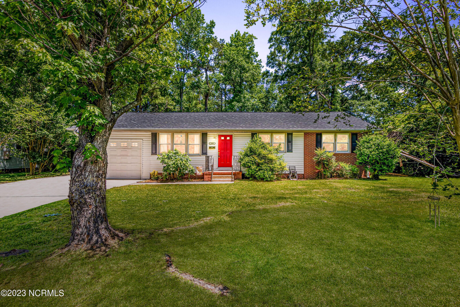 Property Photo: 1002 Hendricks Avenue NC 28540