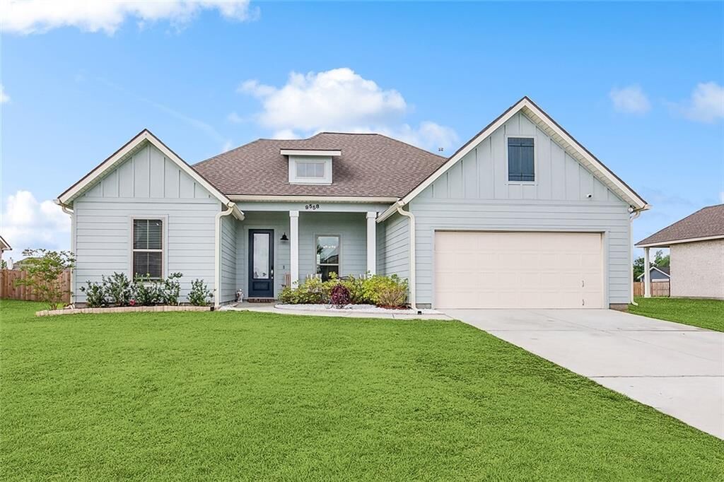 Property Photo: 9558 W Terran Lane LA 70094
