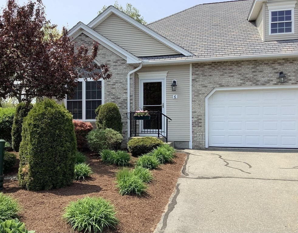 Property Photo: 6 Wynnfield Circle 6 MA 01077