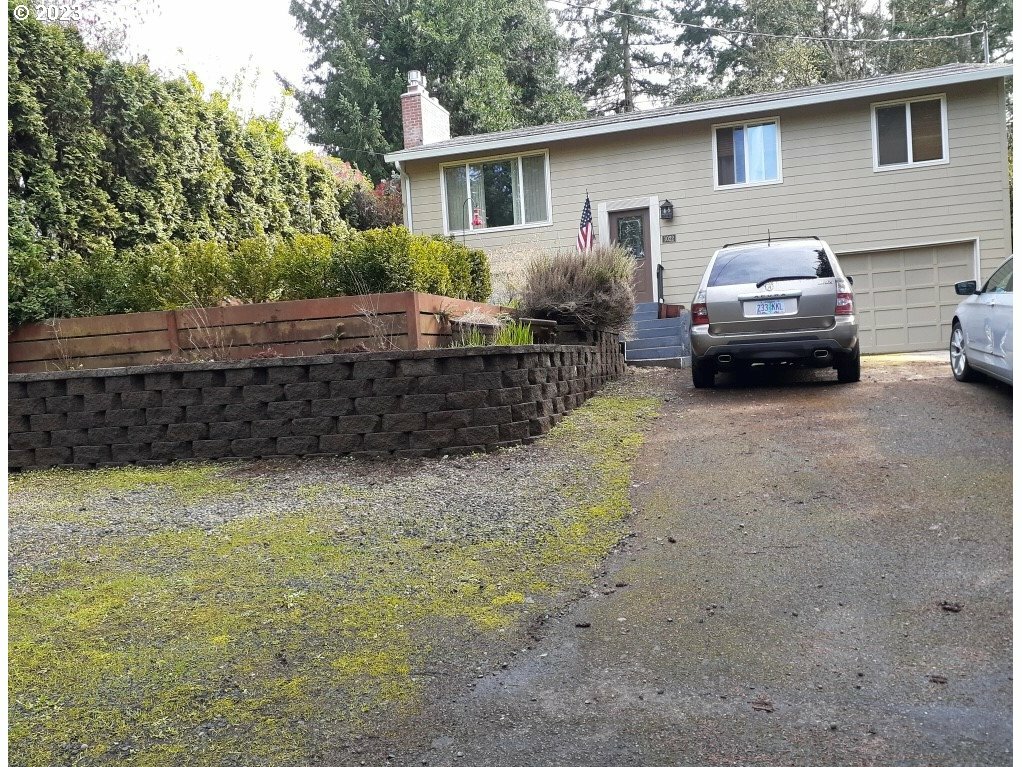 Property Photo:  1022 SE Doris Loop  OR 97302 