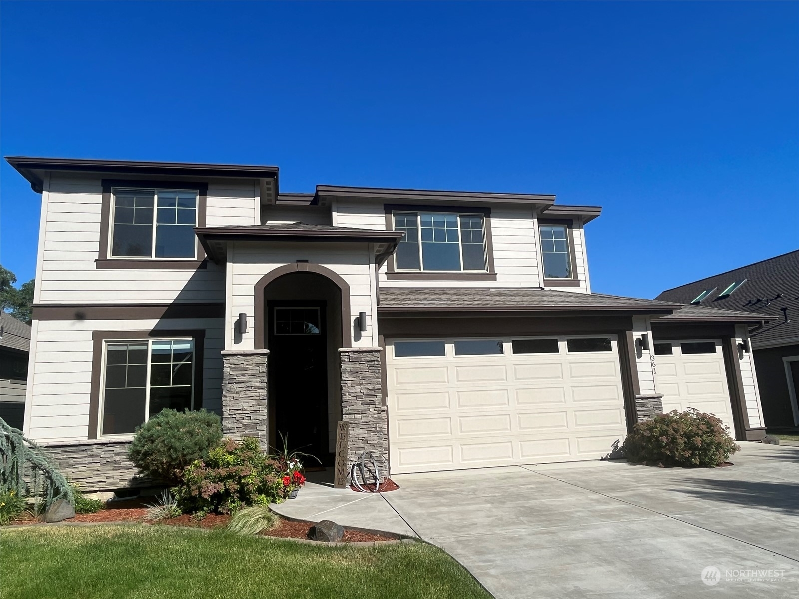 Property Photo: 361 Reserve Way WA 99362