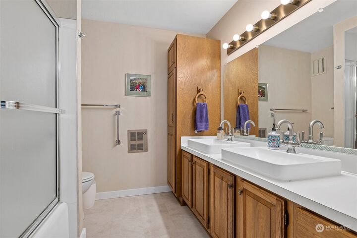 Property Photo: 715 N Garden Street 302 WA 98225