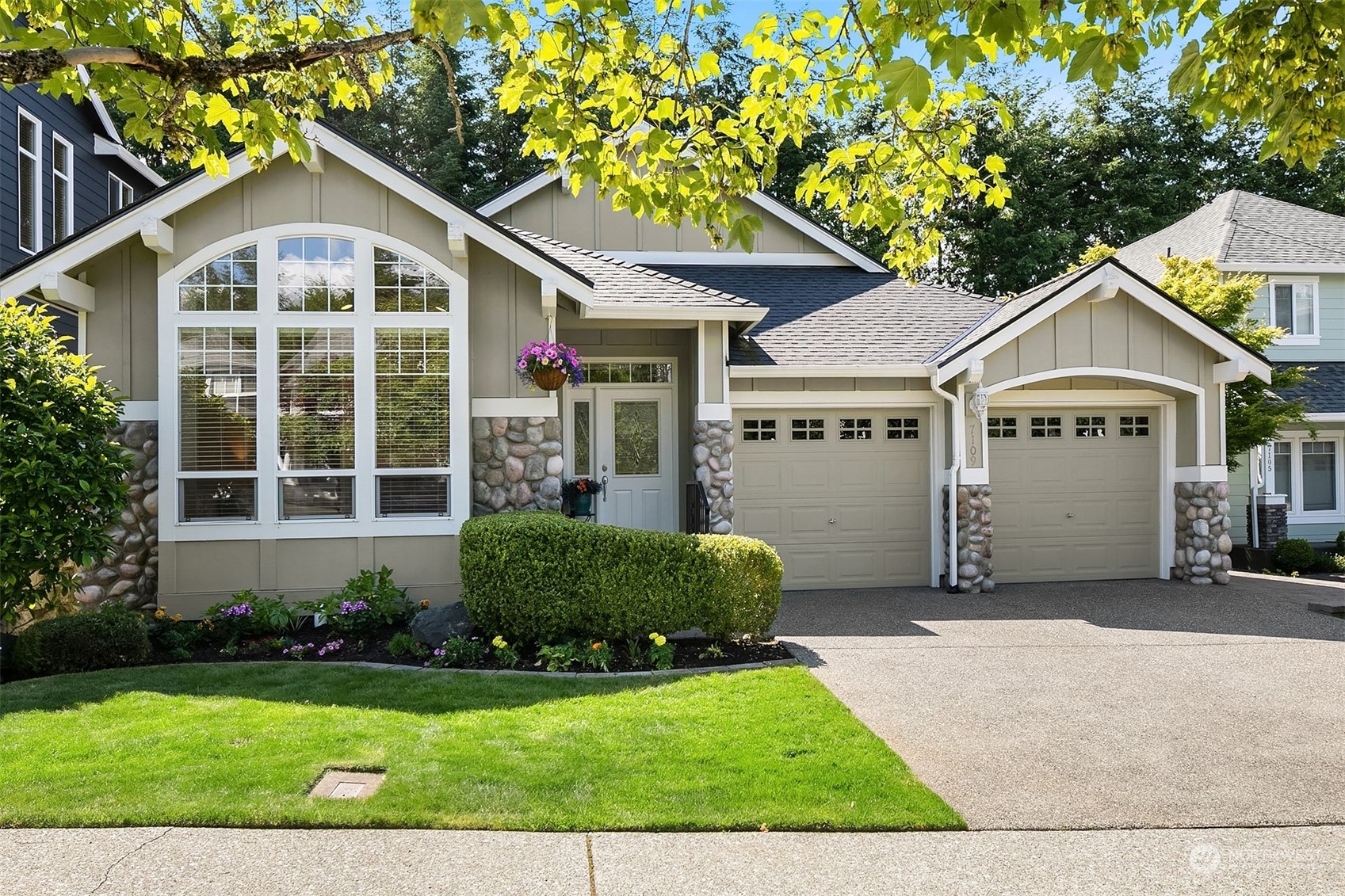 Property Photo:  7109 Curtis Drive SE  WA 98065 