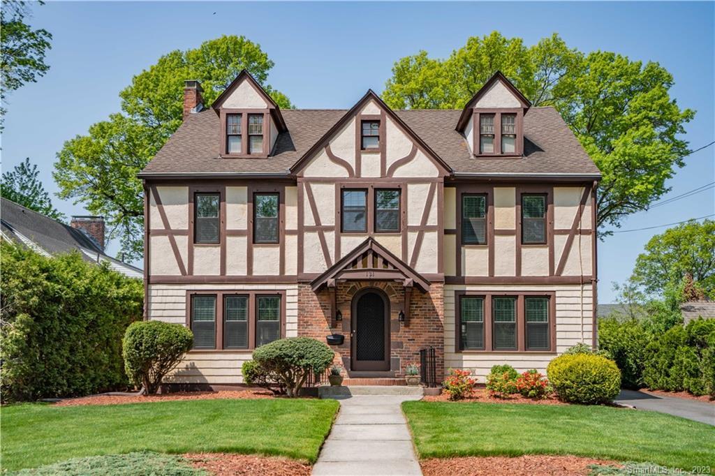 Property Photo:  121 Foxcroft Road  CT 06119 