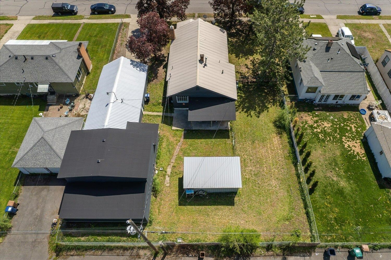 Property Photo: 1627 E Courtland Ave WA 99207