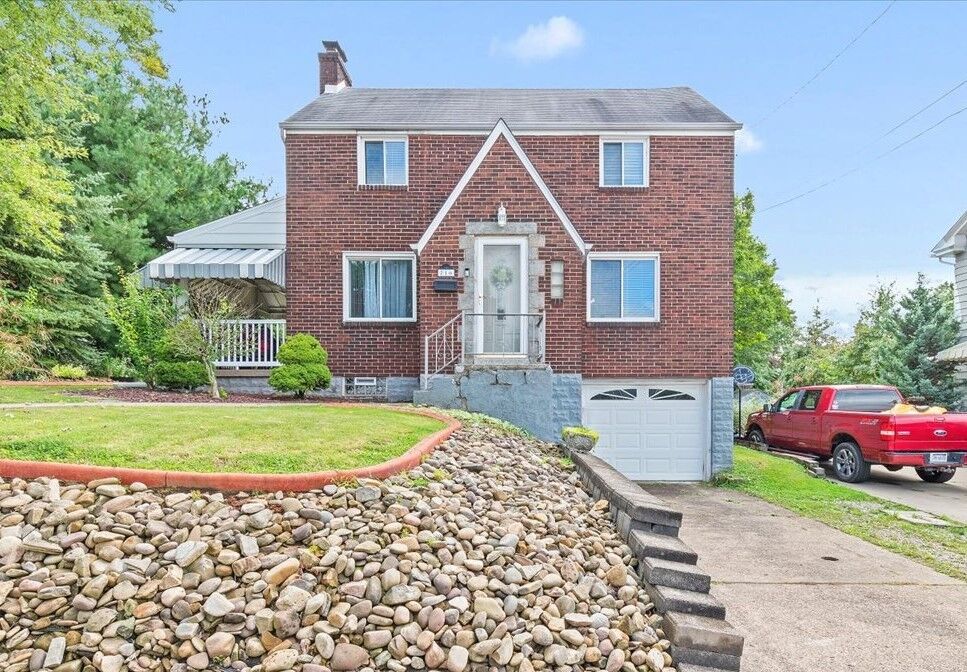 Property Photo:  216 Oak St  PA 15122 