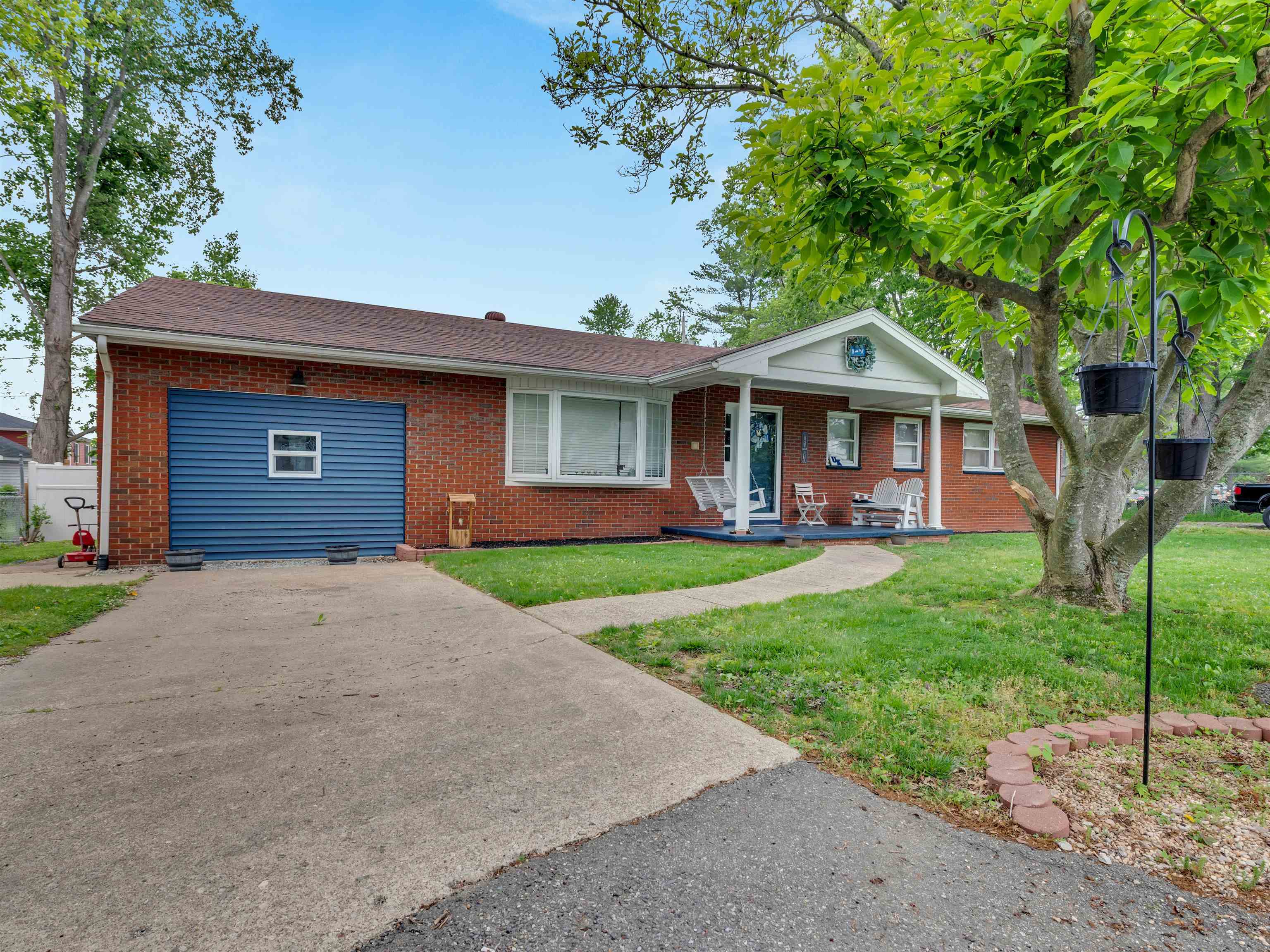 Property Photo:  601 La Gar Street  KY 41139 