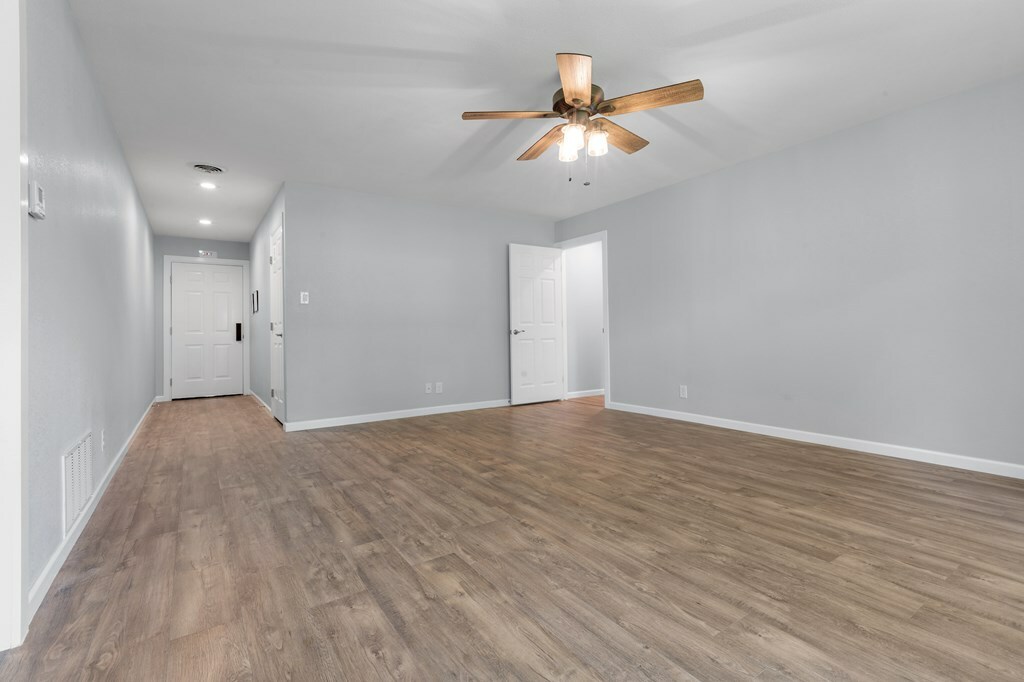 Property Photo:  707 Bowie  TX 78624 