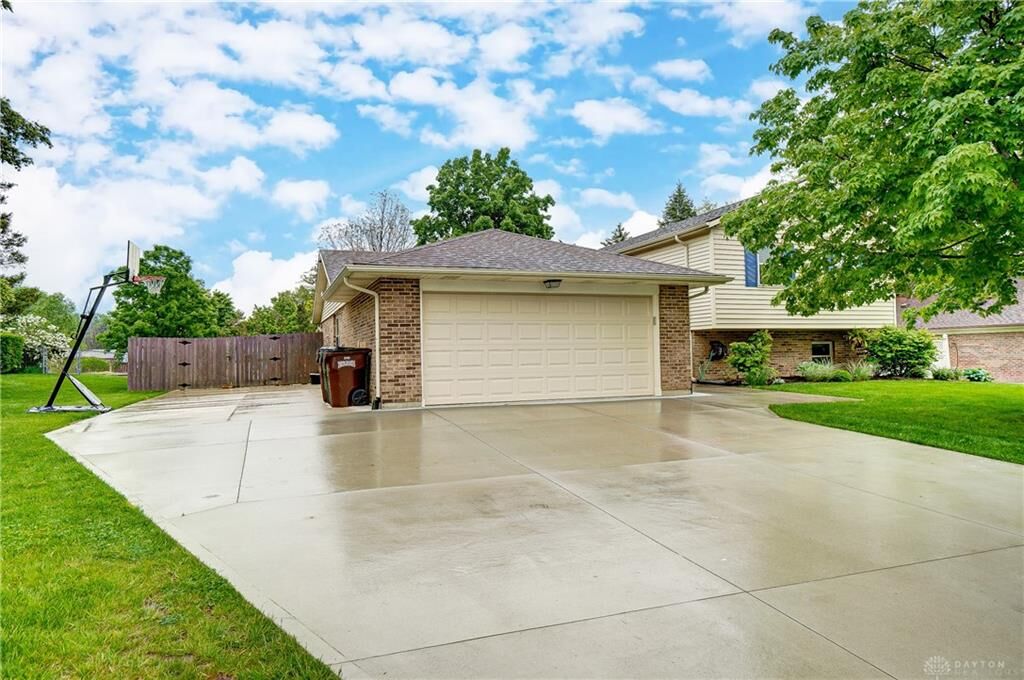 Property Photo:  7540 President Court  OH 45414 