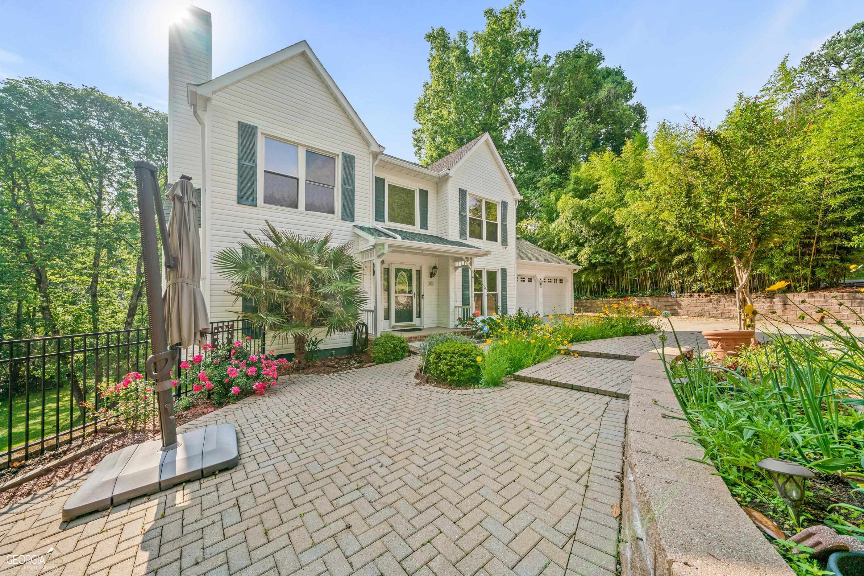 Property Photo: 4827 Glenwhite Drive GA 30096