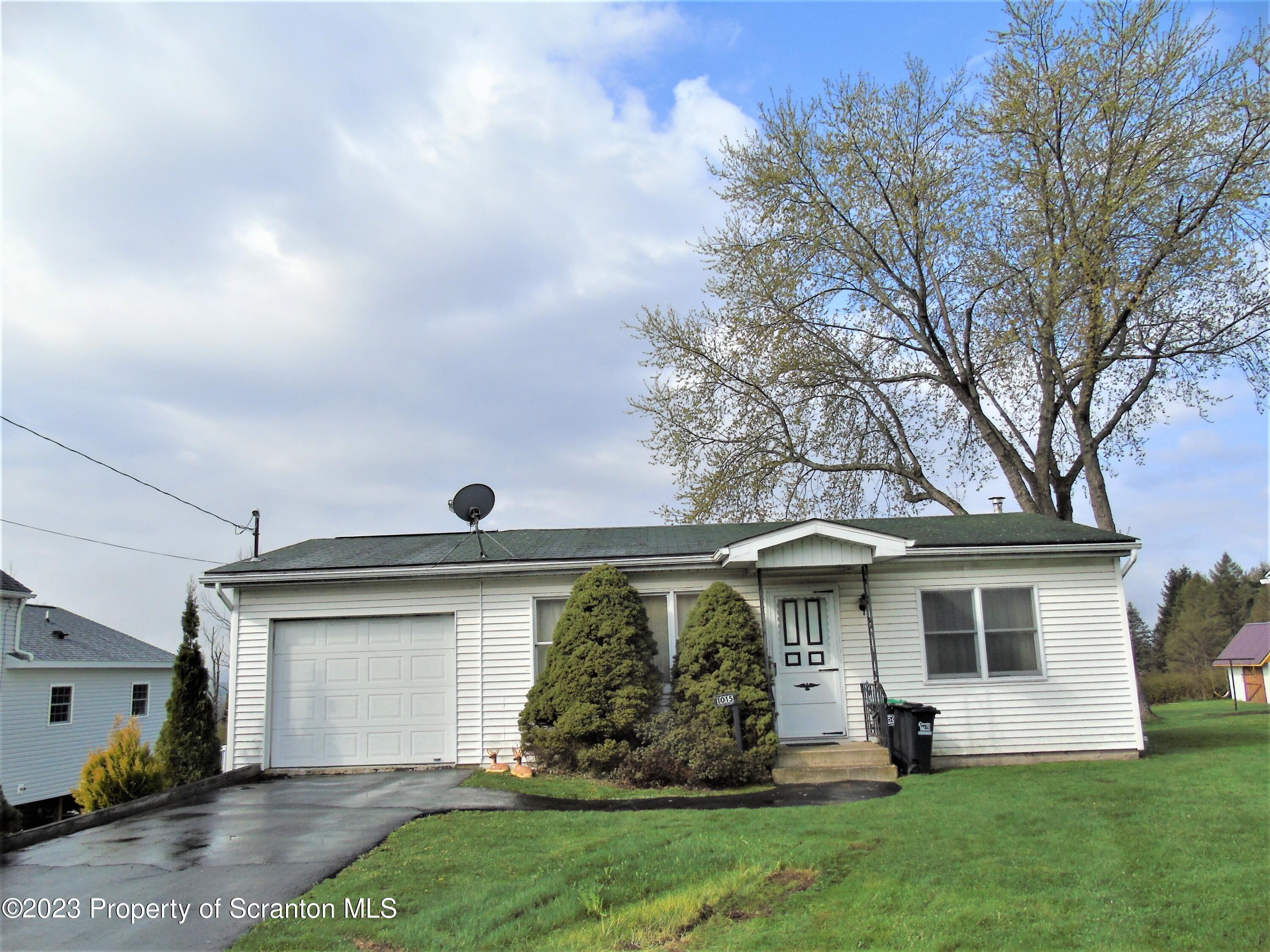 Property Photo: 1015 St Rt 307 PA 18444