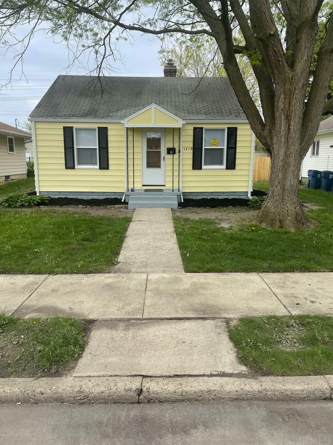 Property Photo:  1719 E 4th Street  IN 46544-3120 