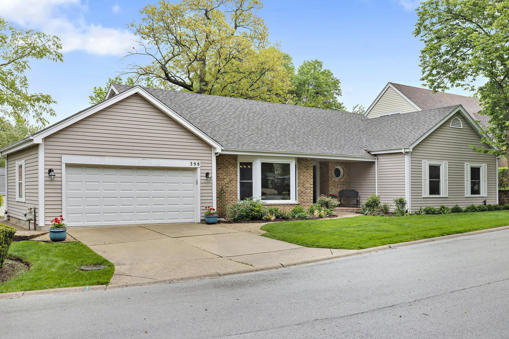 Property Photo:  398 River Bluff Circle  IL 60540 