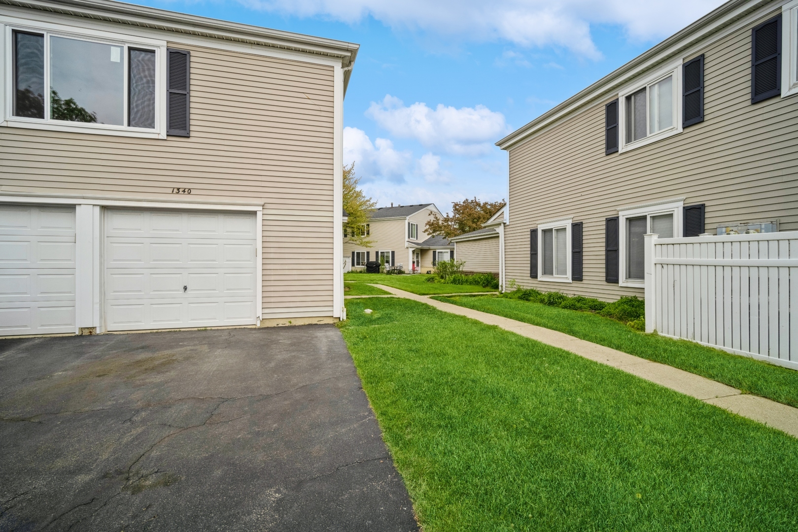 Property Photo:  1340 Cove Drive 231D  IL 60070 