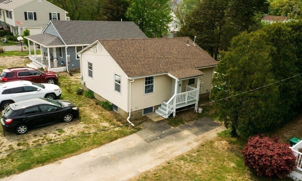 Property Photo: 18 Breakwater Ct MA 02050