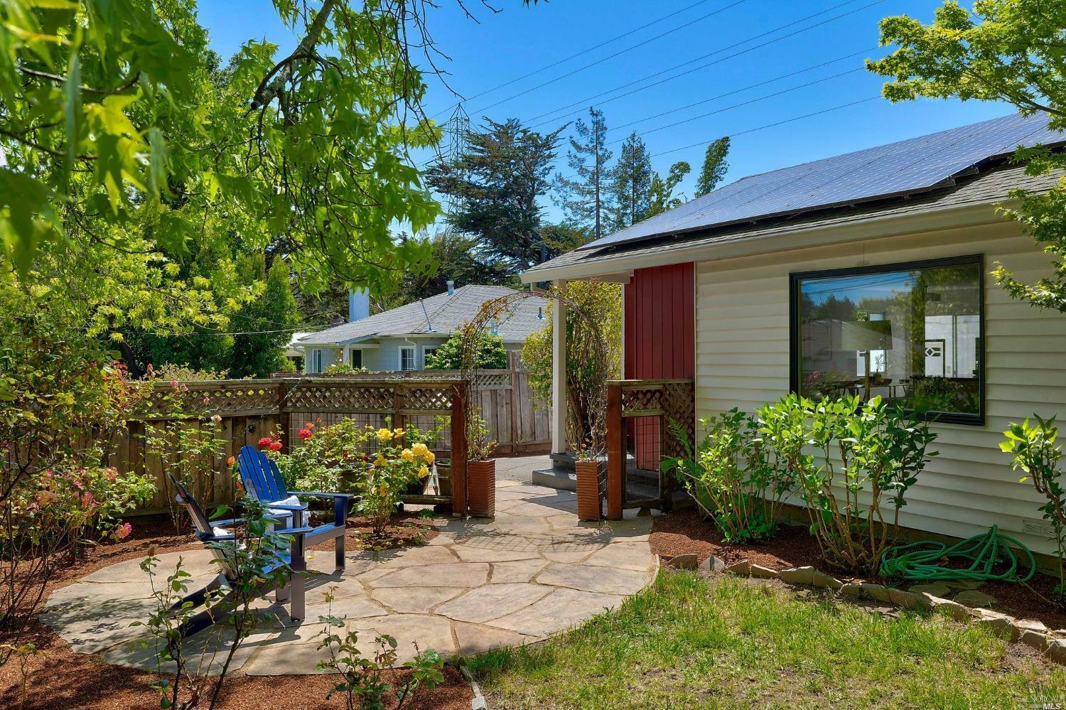 Property Photo:  6 Meadow Drive  CA 94941 