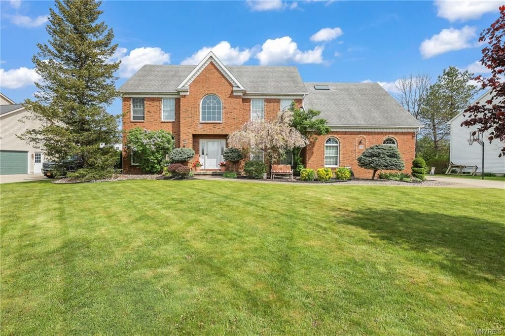 Property Photo:  6389 Cloverleaf Circle  NY 14051 