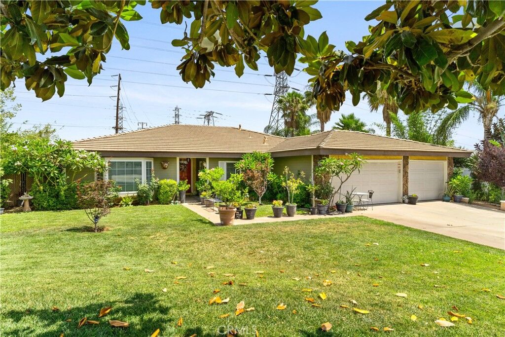 Property Photo: 263 Loma Verde CA 92324