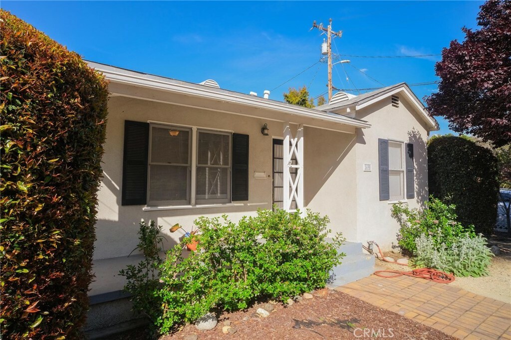 Property Photo:  1690 Fairview Street  CA 93401 