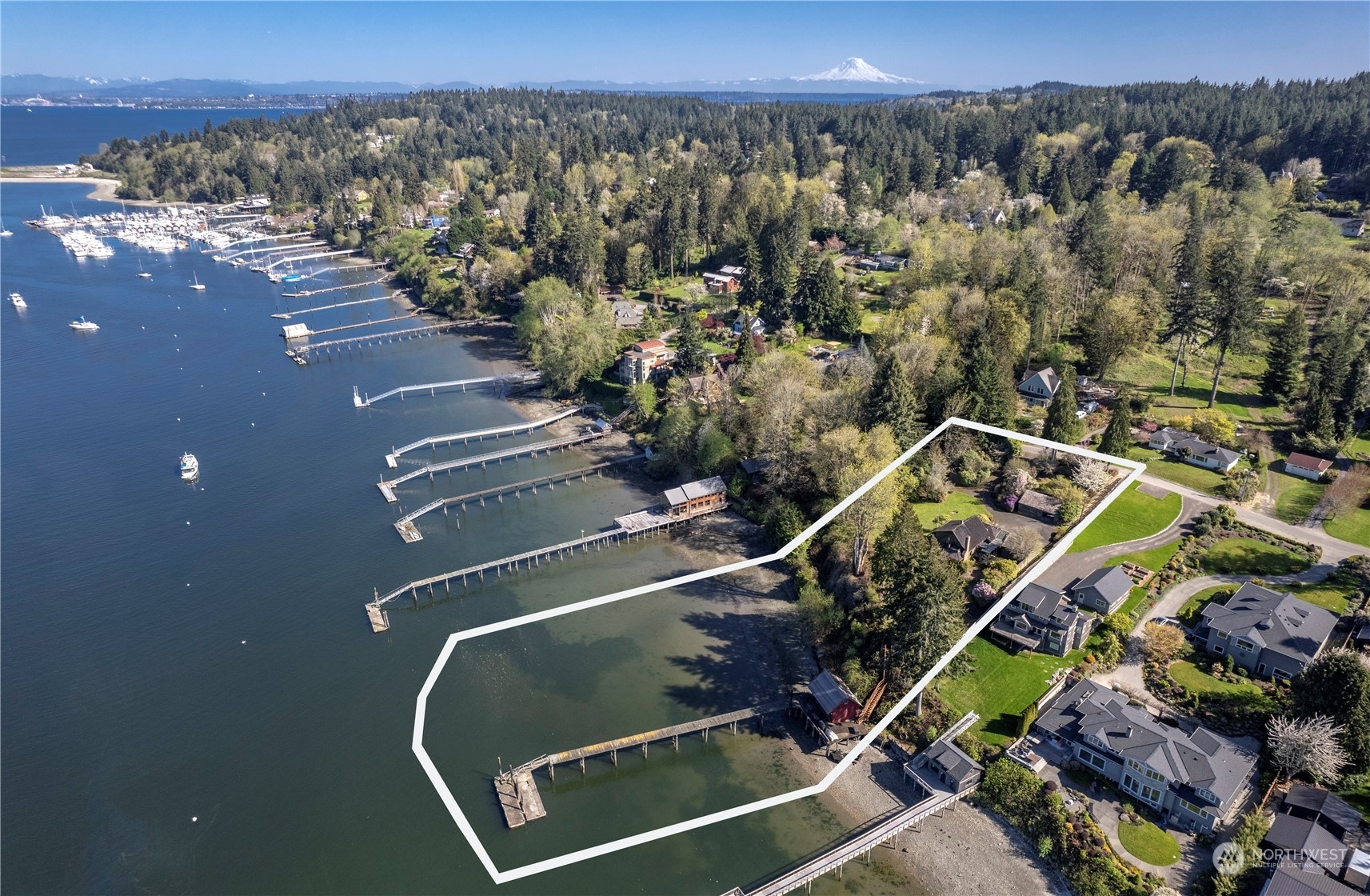 Property Photo:  5943 Rose Loop NE  WA 98110 