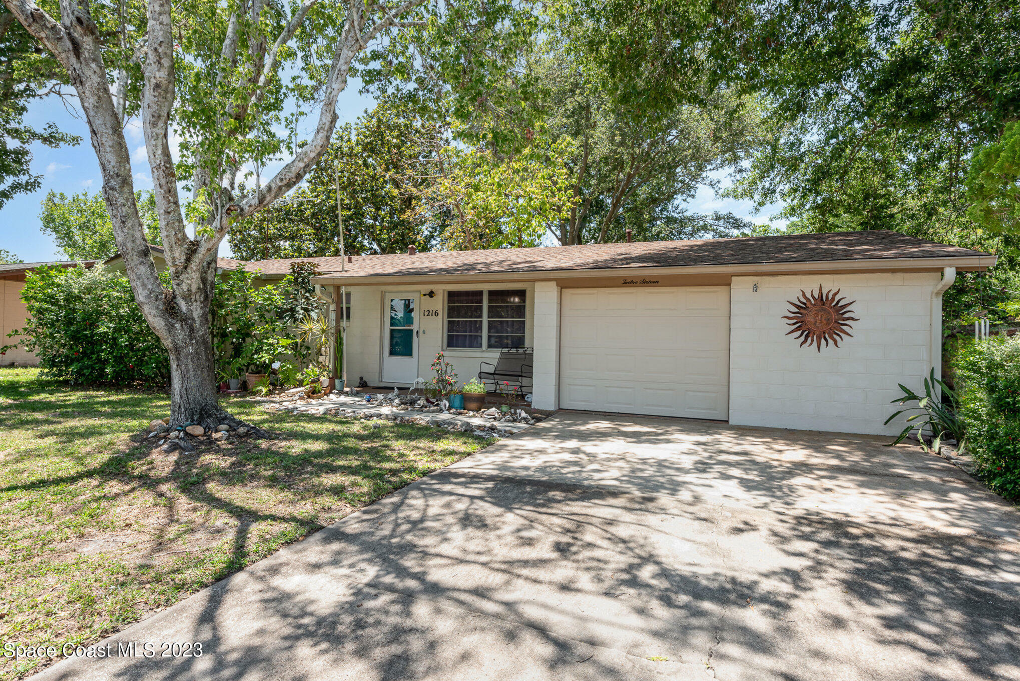 Property Photo:  1216 Pollyanna Drive  FL 32796 