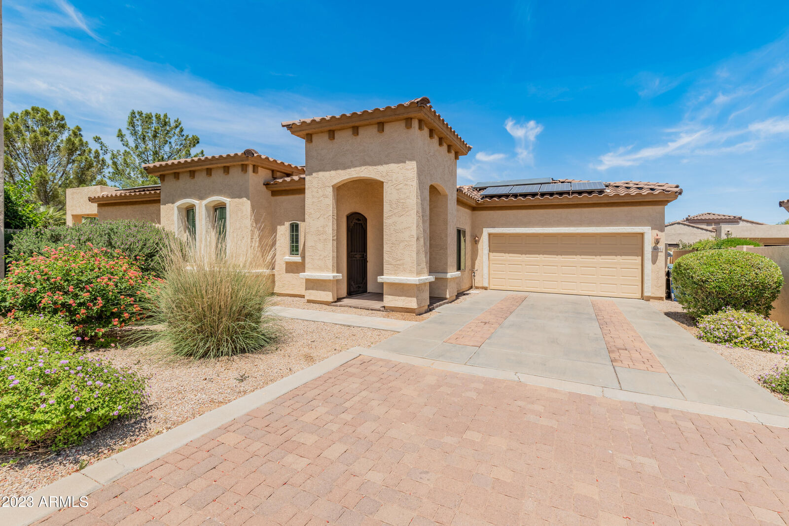 Property Photo: 16726 N 50th Way AZ 85254