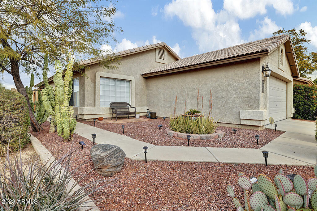 Property Photo:  2204 E Kelton Lane  AZ 85022 