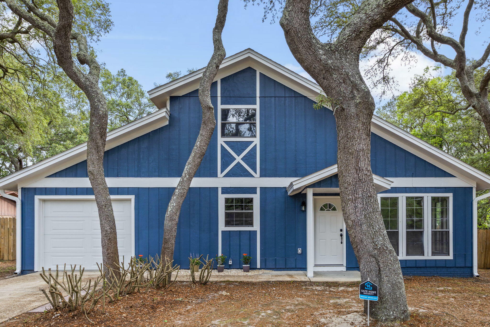 Property Photo:  304 Somerset Drive  FL 32547 