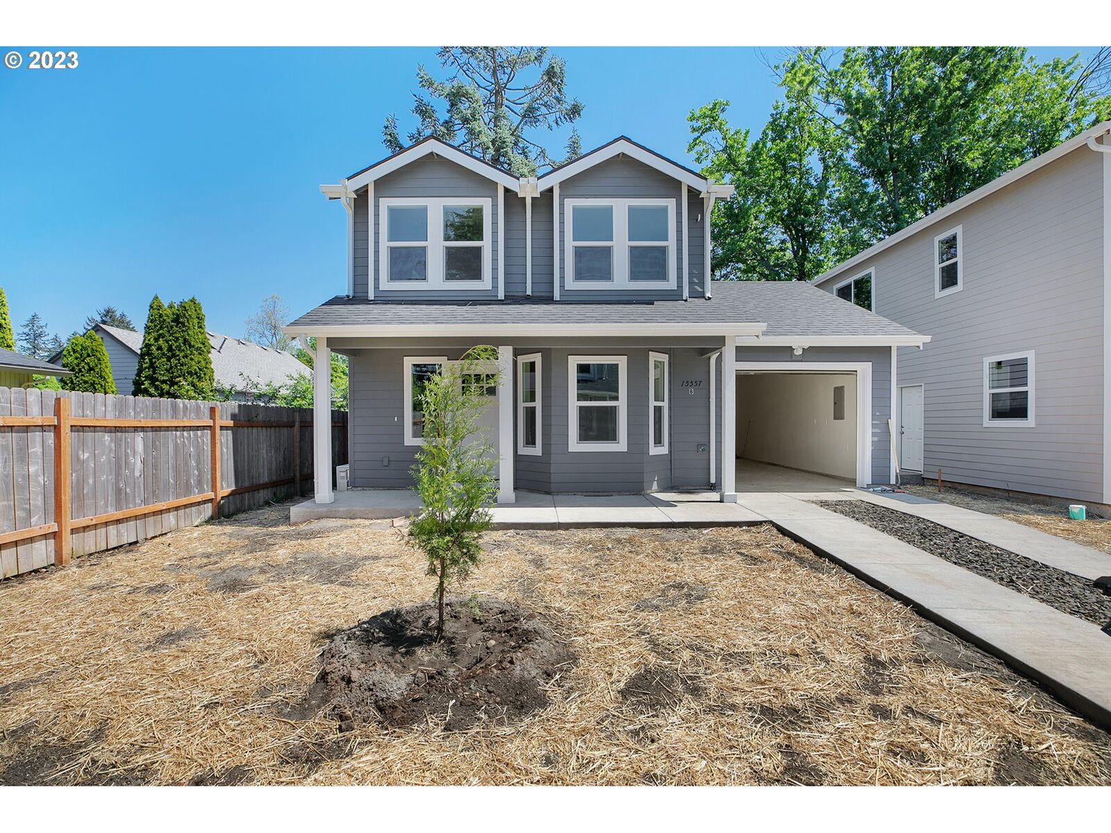 Property Photo:  15557 SE Yamhill St B  OR 97233 