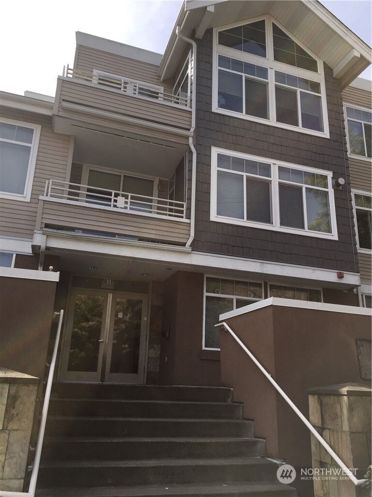 Property Photo: 611 Highland Drive 101 WA 98109