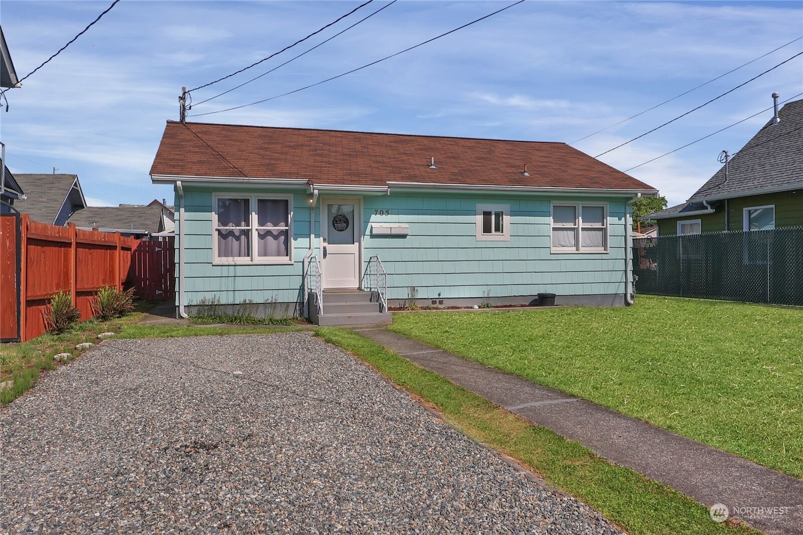 Property Photo:  705 3rd Street SW  WA 98371 