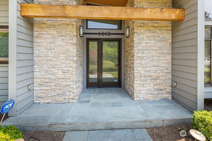 Property Photo: 4810 109th Avenue NE WA 98005