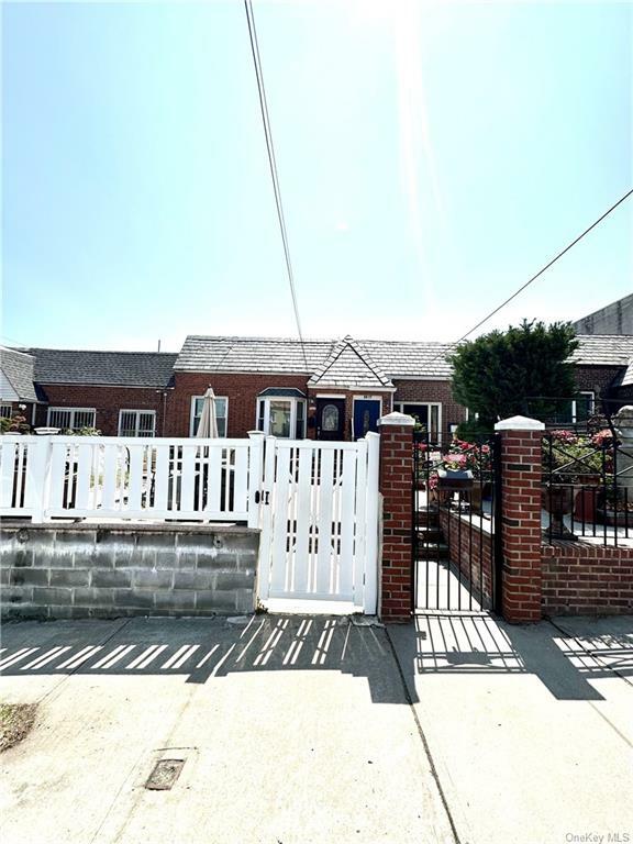 20-15 45th Street  Long Island City NY 11105 photo