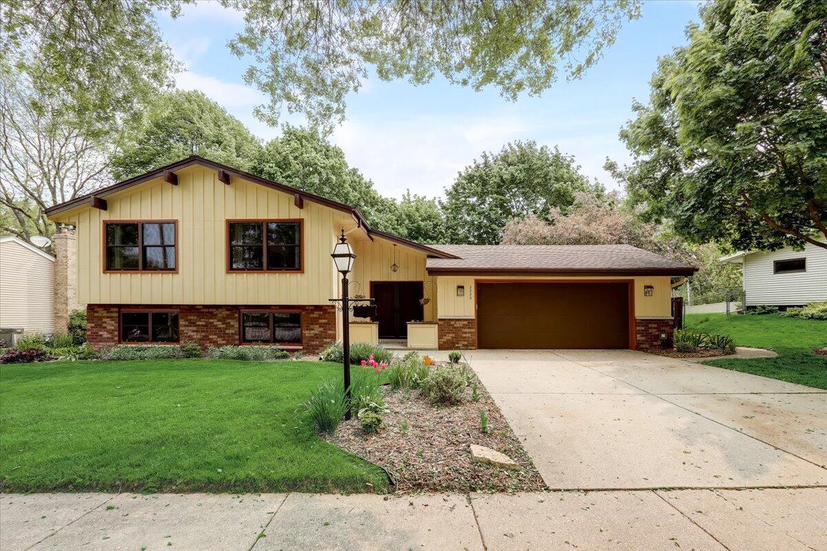 Property Photo: 2223 Pebble Valley Rd WI 53188