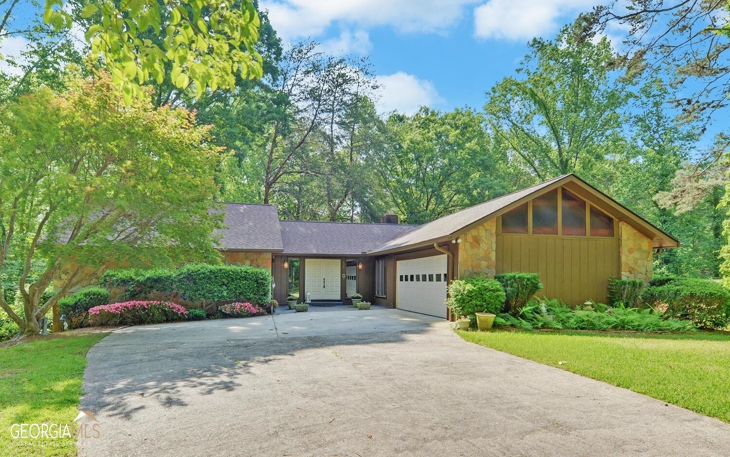 Property Photo:  155 Oak Creek Circle  GA 30577 