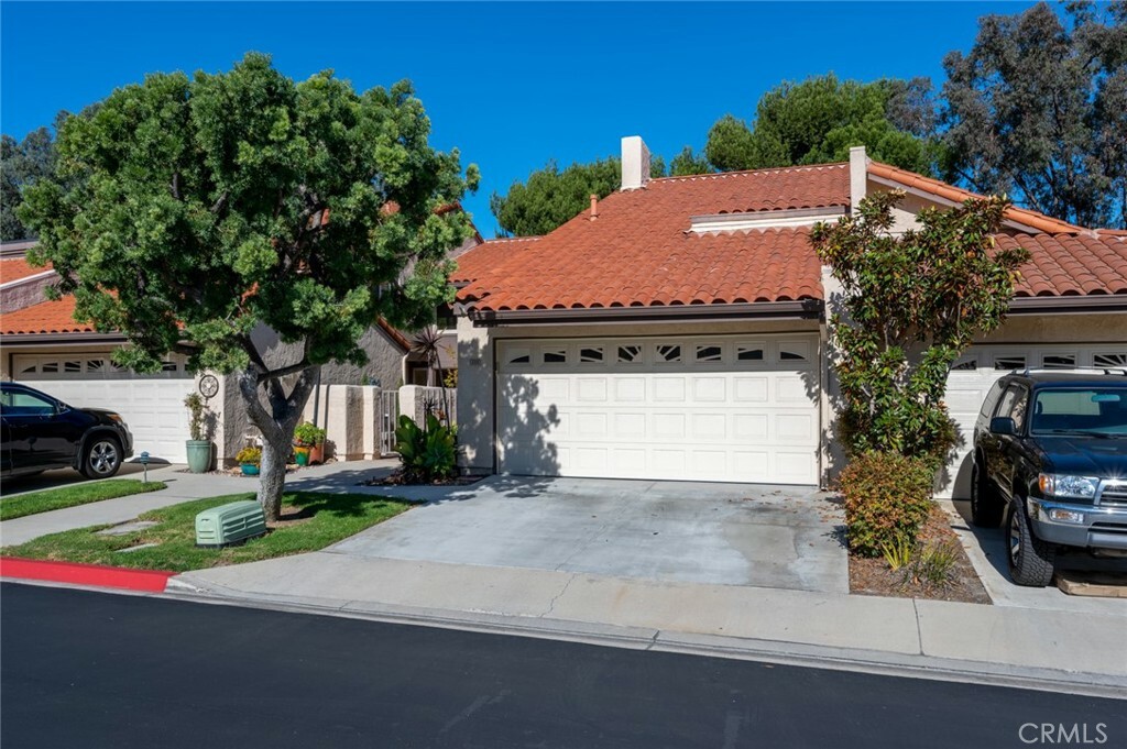 Property Photo:  8305 Milano Drive 8  CA 92646 