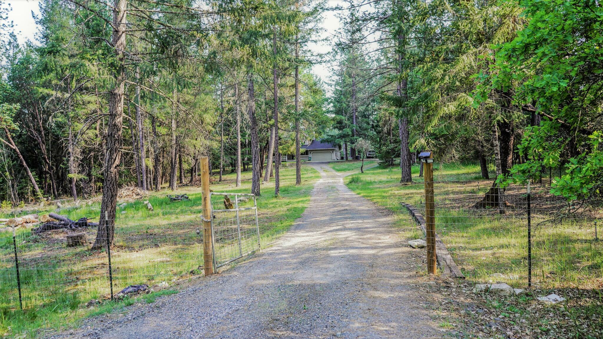 Property Photo: 7414 Redthorne Road OR 97537