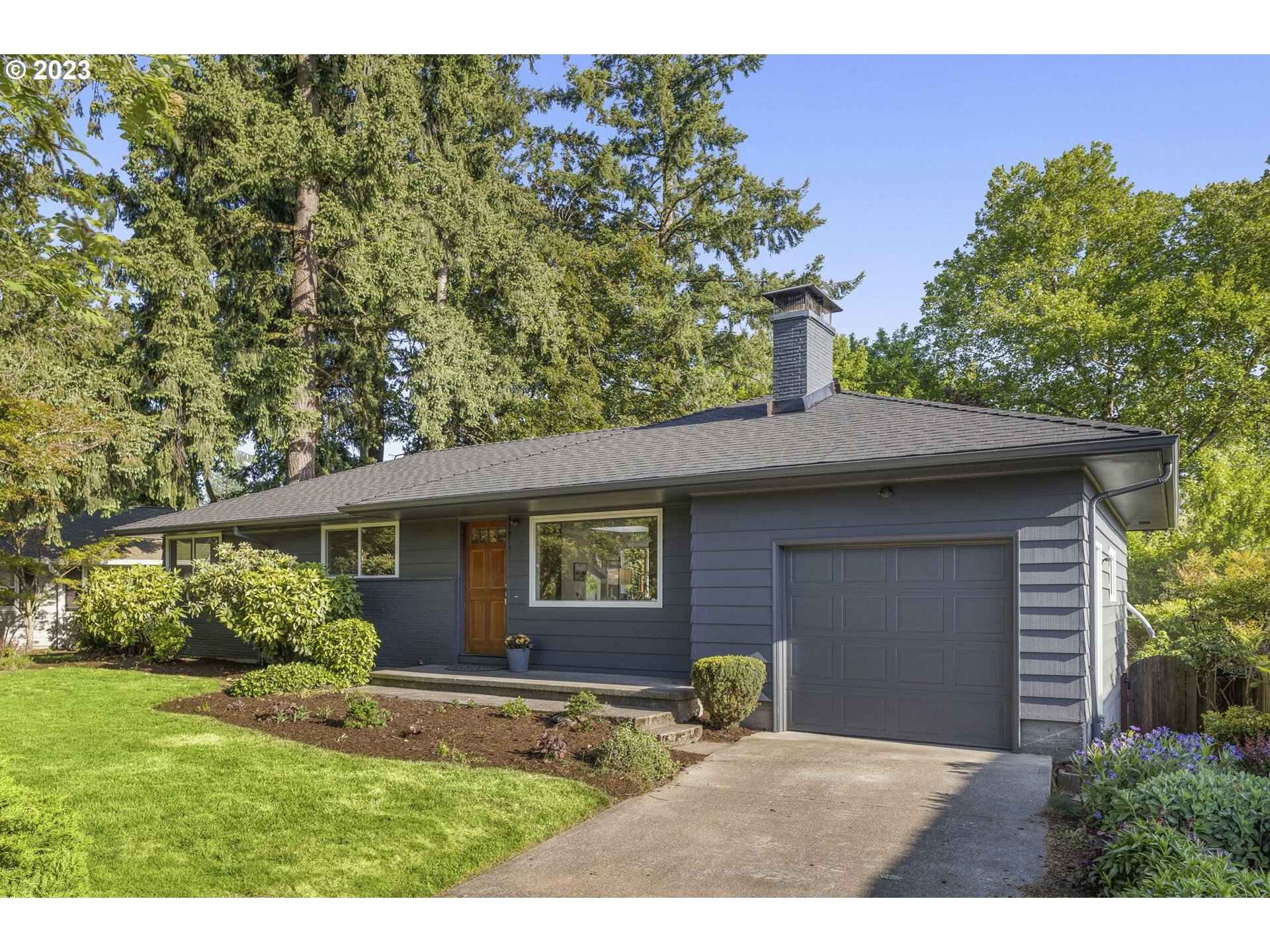 Property Photo: 9520 SW Ardenwood St OR 97225